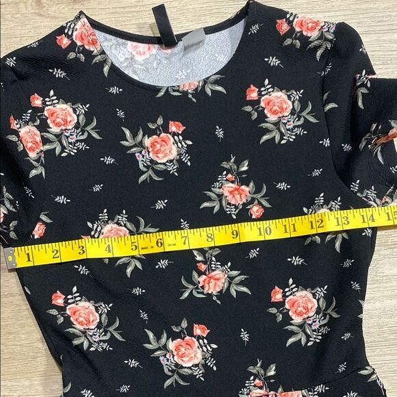 H&M Divided Floral Fit & Flare Mini Dress Black Pink Roses Size 4 - Picture 8 of 11